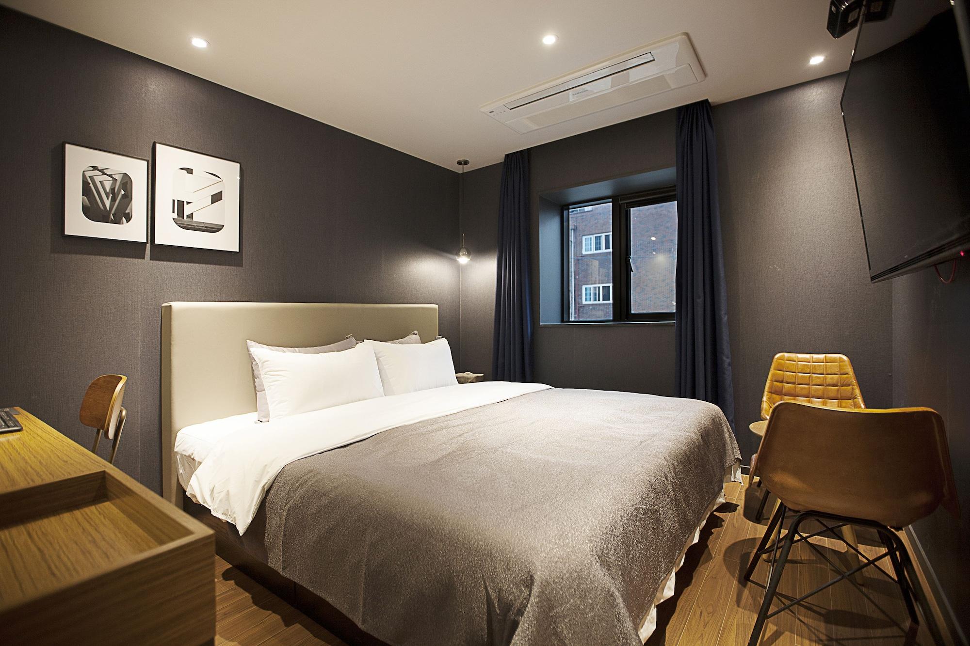 Brown Dot Hotel Чханвон Экстерьер фото