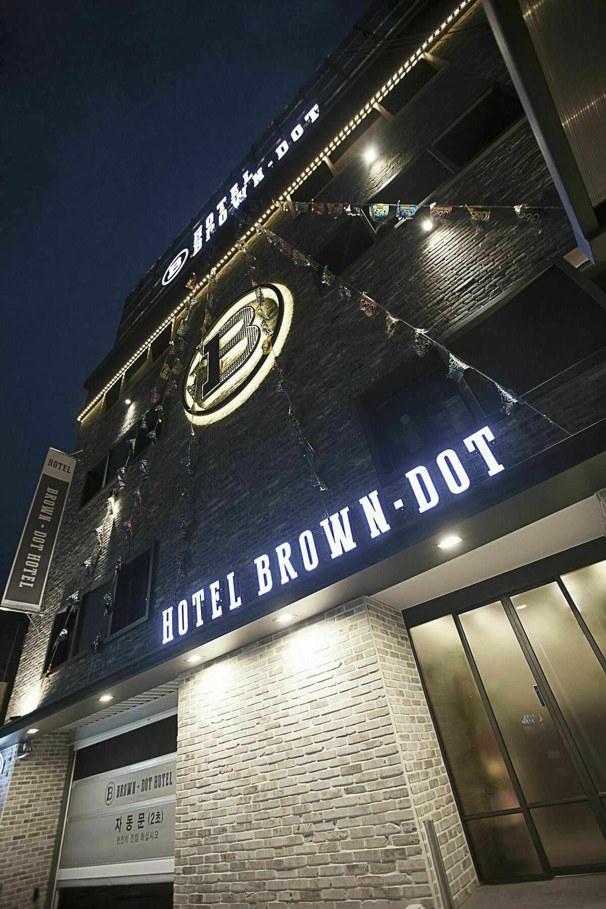 Brown Dot Hotel Чханвон Экстерьер фото